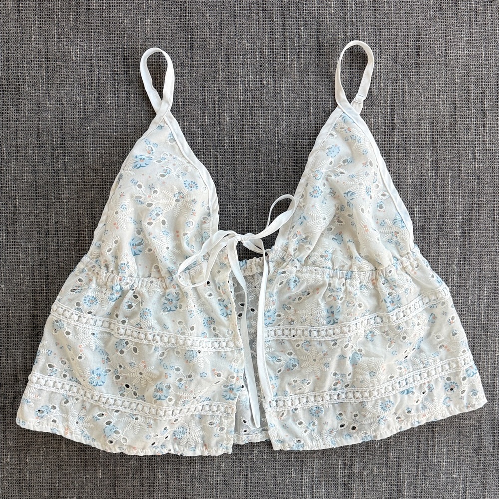 SHEIN Blue Floral Lace Crop Top